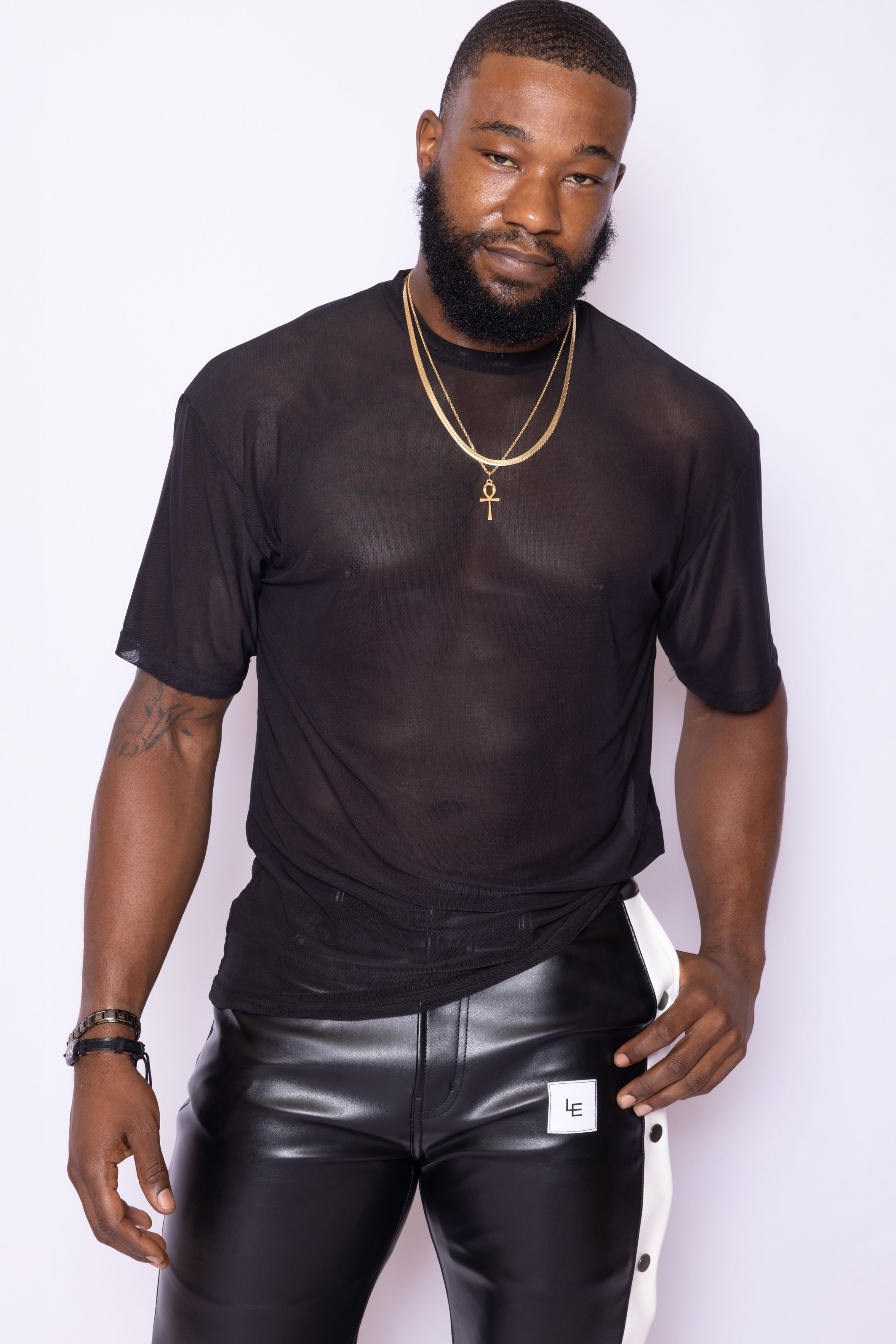 Cropped front view of Laurenelle men’s black mesh shirt featuring single-layer breathable mesh fabric.